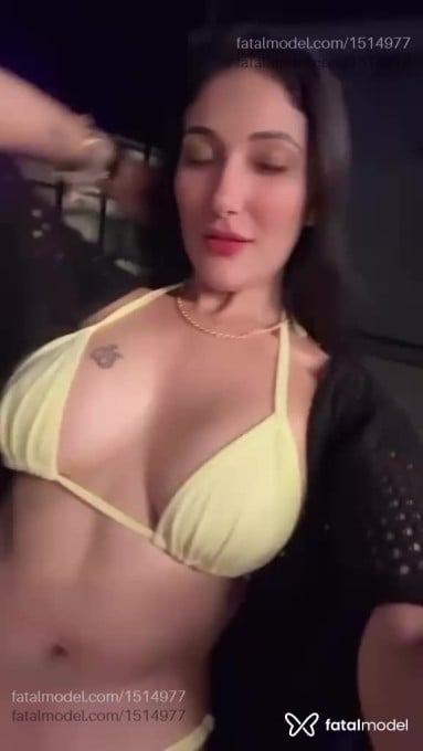 Acompanhante mulher com cabelo castanho de olhos pretos em Rio do Sul - Nicole
