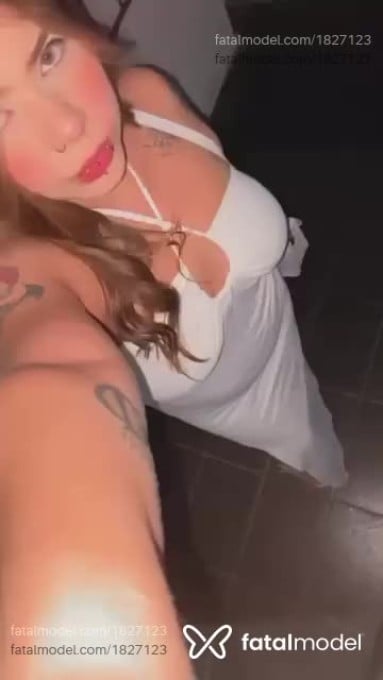 Acompanhante mulher loira (o) de olhos verdes - Lorena