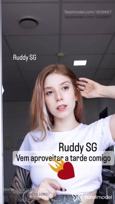 Acompanhante mulher ruiva (o) de olhos castanhos em Virtual - Ruddy