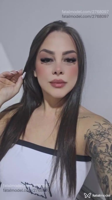 Acompanhante mulher com cabelo castanho de olhos mel em Curitiba - Sophia