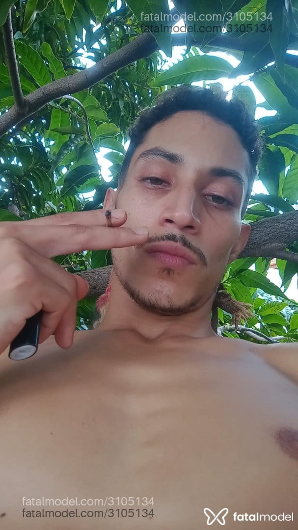 Acompanhante não-binário morena (o) de olhos castanhos - Rk Luidi Acompanhante não-binário morena (o) de olhos castanhos - Rk Luidi
