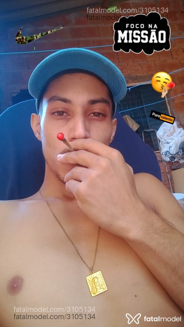 Acompanhante não-binário morena (o) de olhos castanhos - Rk Luidi Acompanhante não-binário morena (o) de olhos castanhos - Rk Luidi