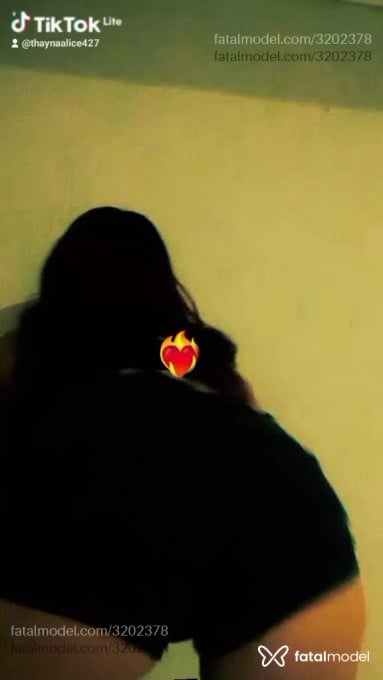 Acompanhante mulher com cabelo castanho de olhos castanhos em Belo Jardim Acompanhante mulher com cabelo castanho de olhos castanhos em Belo Jardim - Erika