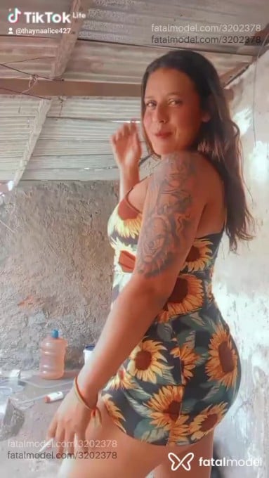 Acompanhante mulher com cabelo castanho de olhos castanhos em Belo Jardim Acompanhante mulher com cabelo castanho de olhos castanhos em Belo Jardim - Erika