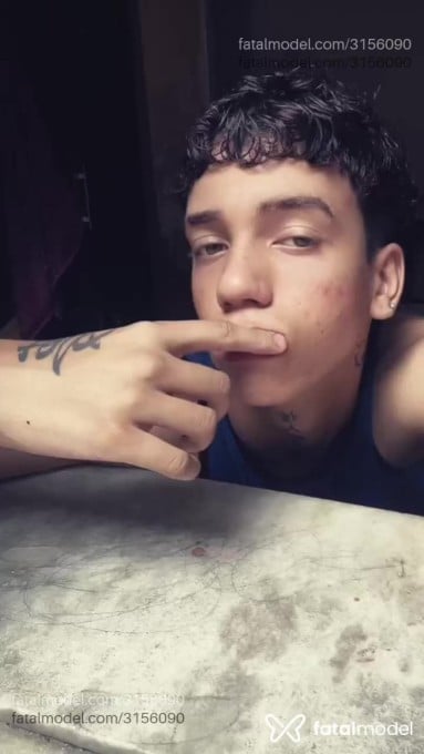 Acompanhante homem com cabelo castanho de olhos verdes em Virtual Acompanhante homem com cabelo castanho de olhos verdes em Virtual - Alves