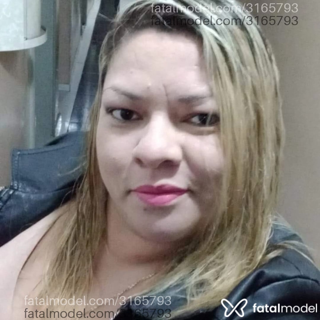 Acompanhante mulher com cabelo castanho de olhos castanhos em Piracanjuba Acompanhante mulher com cabelo castanho de olhos castanhos em Piracanjuba - Karininha