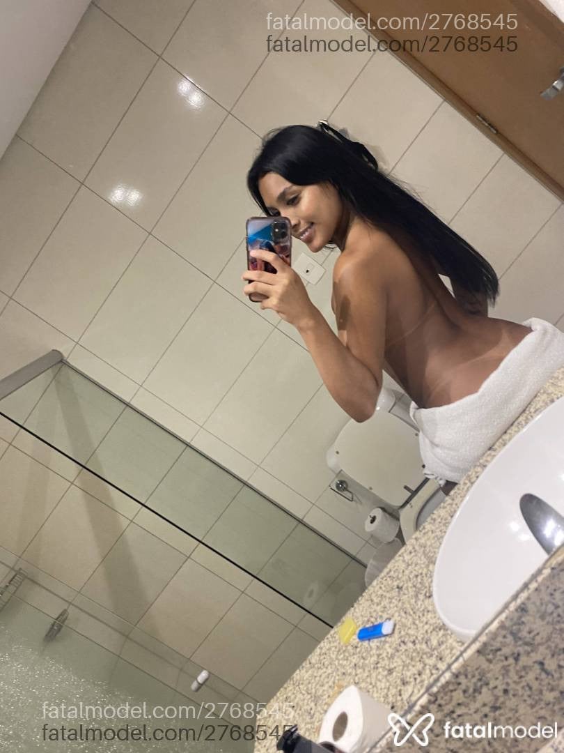 Acompanhante mulher morena (o) de olhos pretos - Tainá