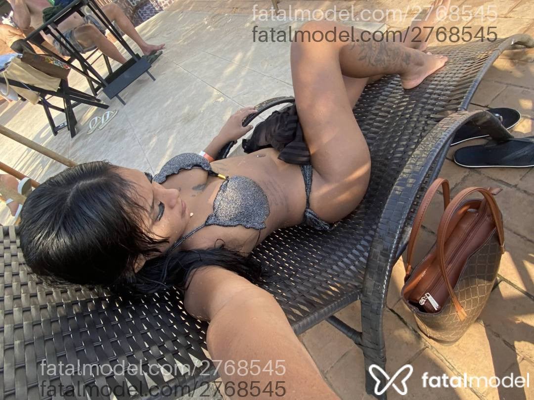 Acompanhante mulher morena (o) de olhos pretos - Tainá