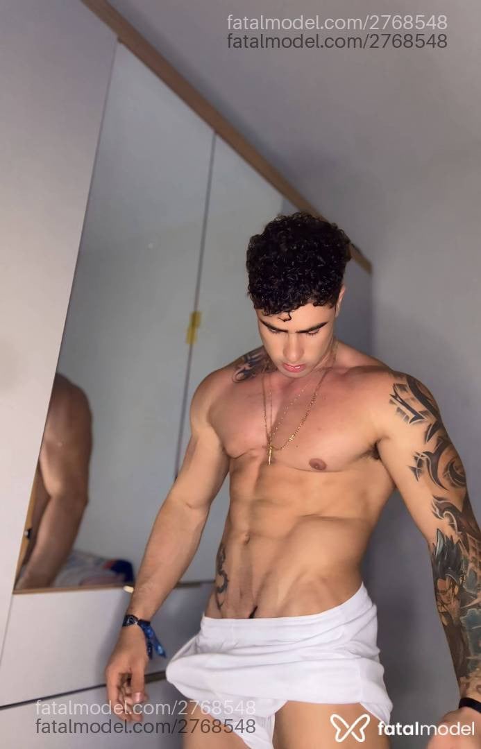 Acompanhante homem com cabelo castanho de olhos castanhos - Luan Santana