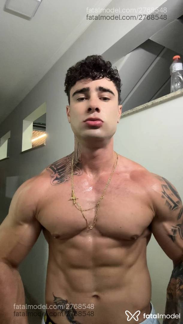 Acompanhante homem com cabelo castanho de olhos castanhos - Luan Santana