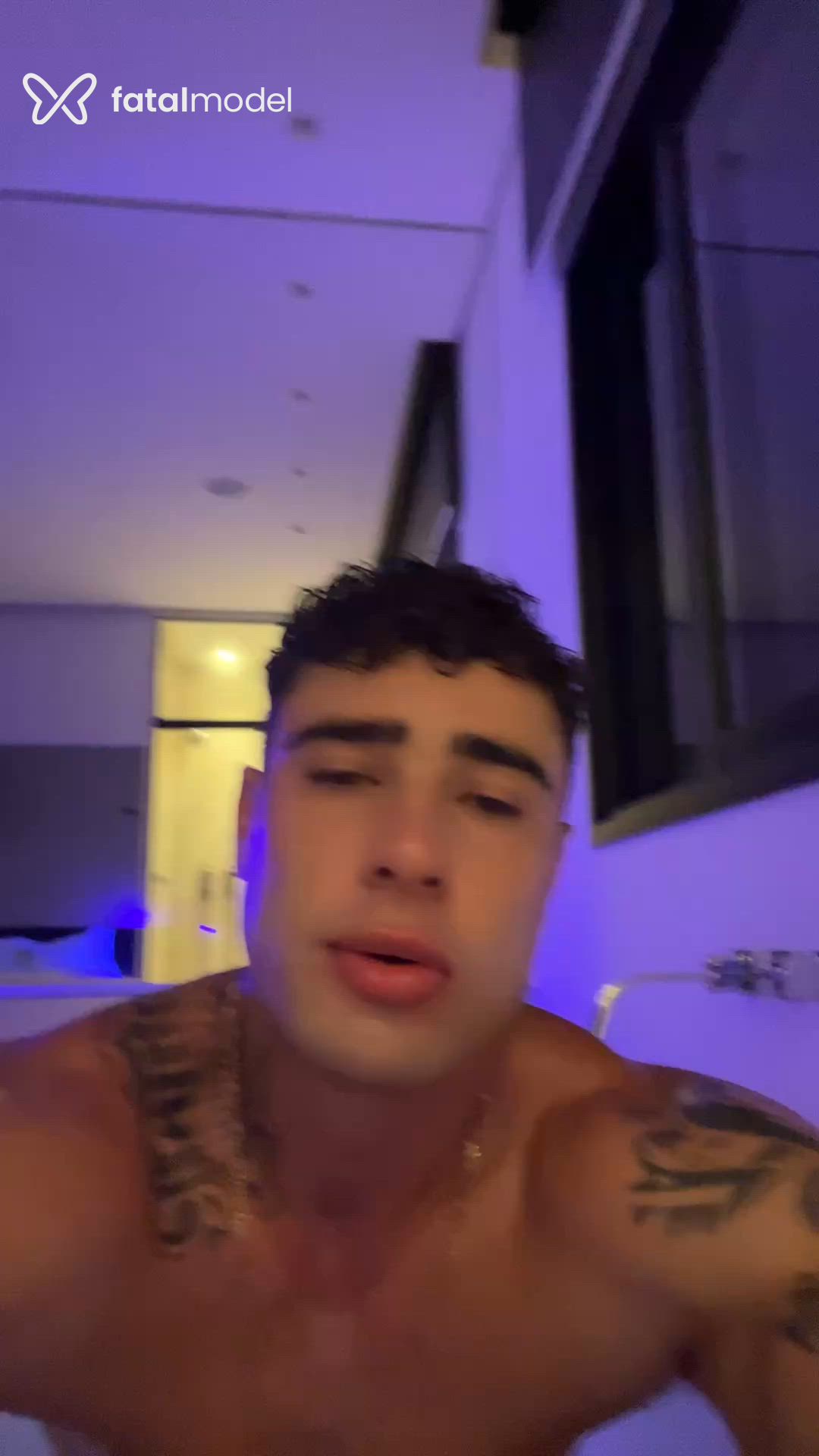 Acompanhante homem com cabelo castanho de olhos castanhos - Luan Santana