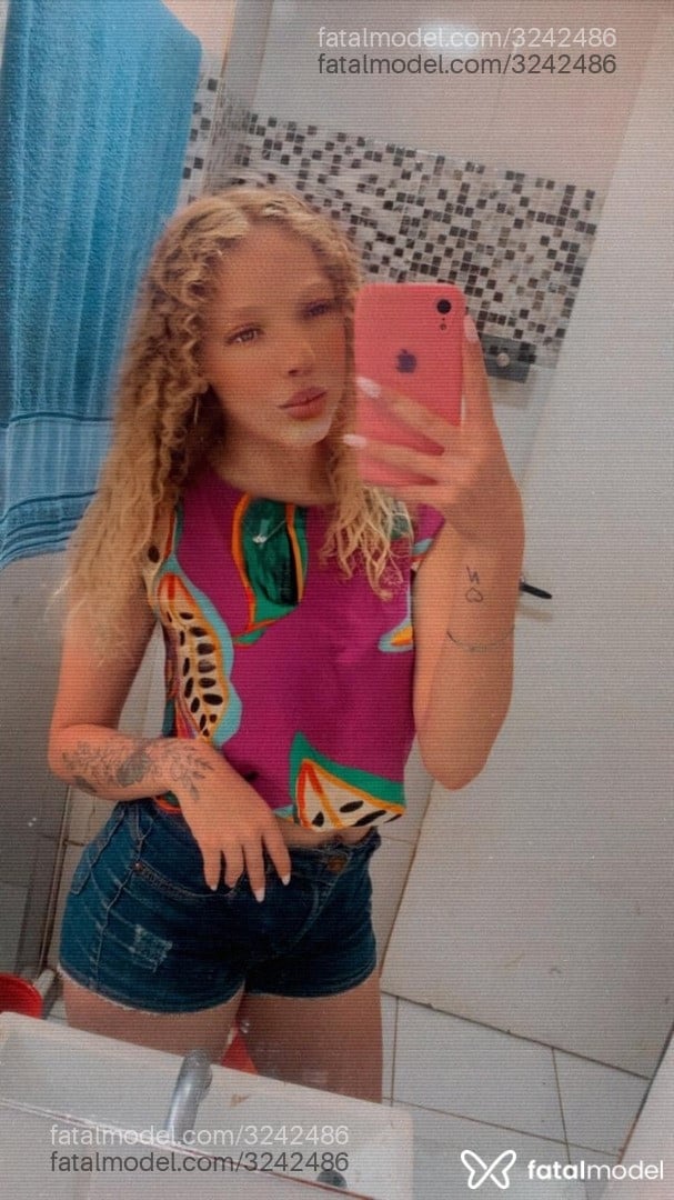 Acompanhante mulher loira (o) de olhos azuis em Cabo Frio - Leticia