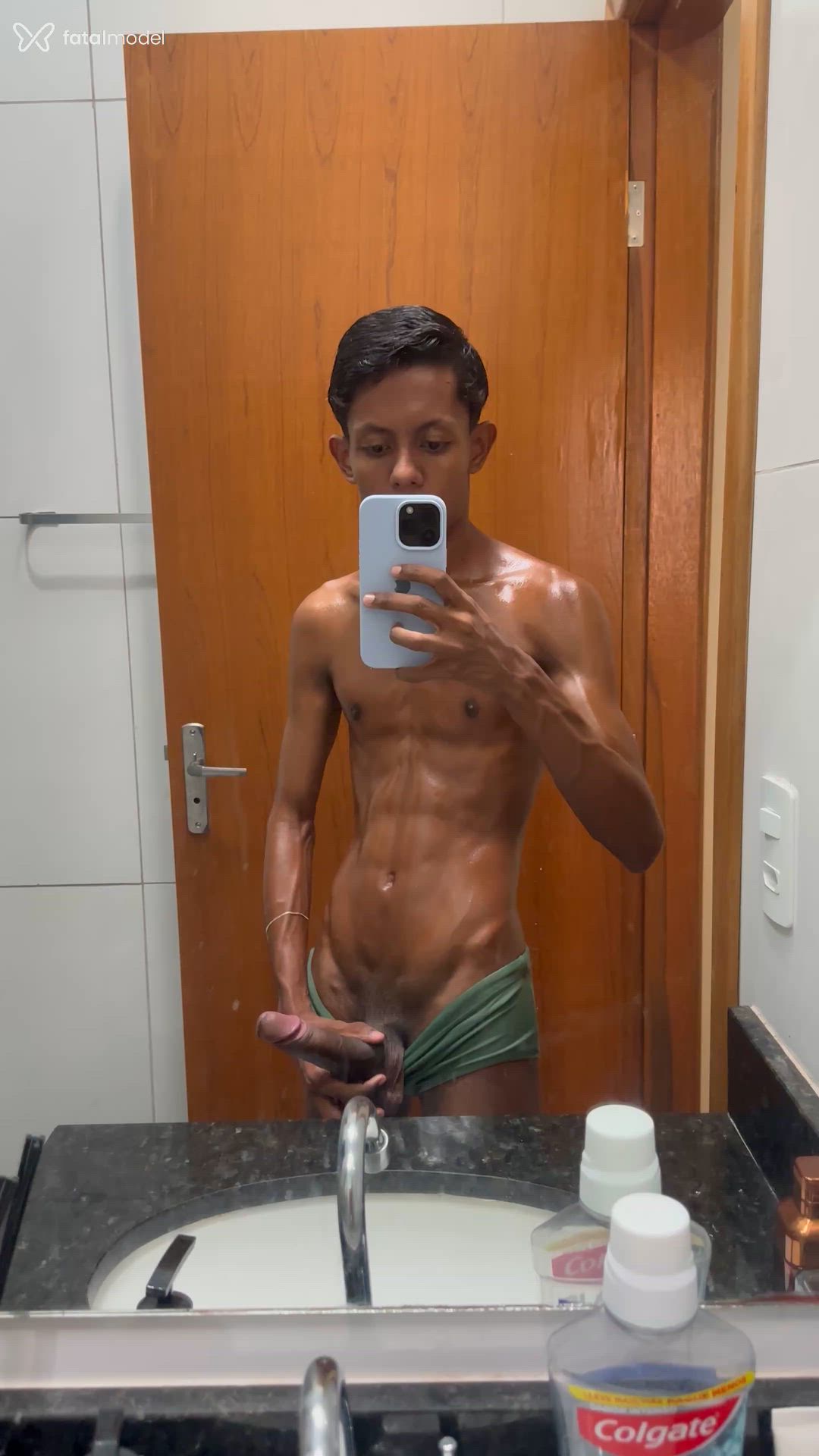 Acompanhante homem morena (o) de olhos pretos - Dotadobenjamin