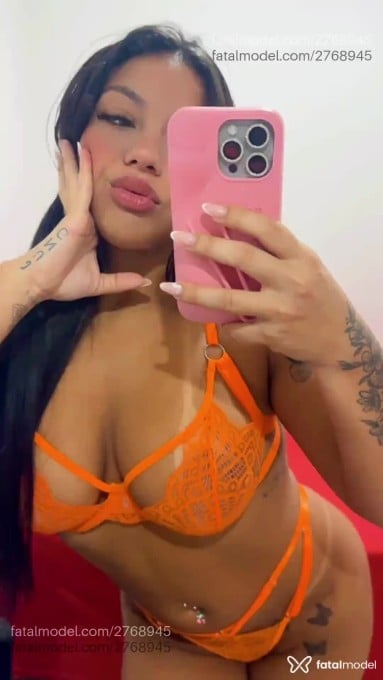 Acompanhante mulher morena (o) de olhos castanhos - Karoline Reis