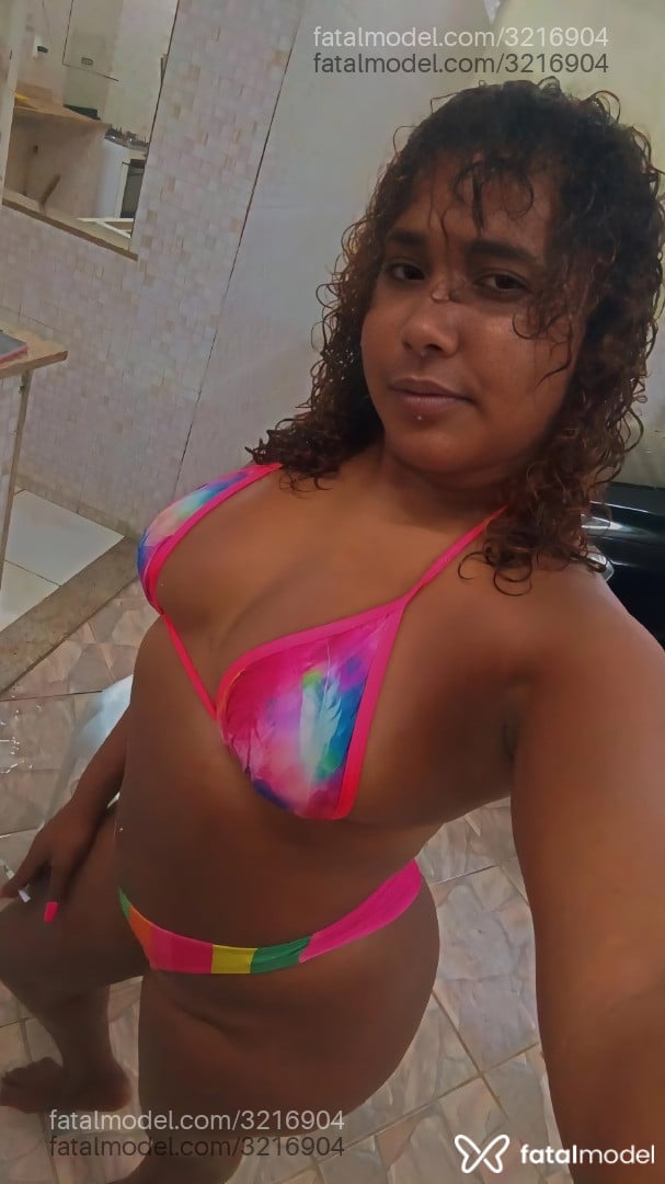 Acompanhante mulher com cabelo colorido de olhos pretos em Nova Iguaçu - Cristal Aguiar