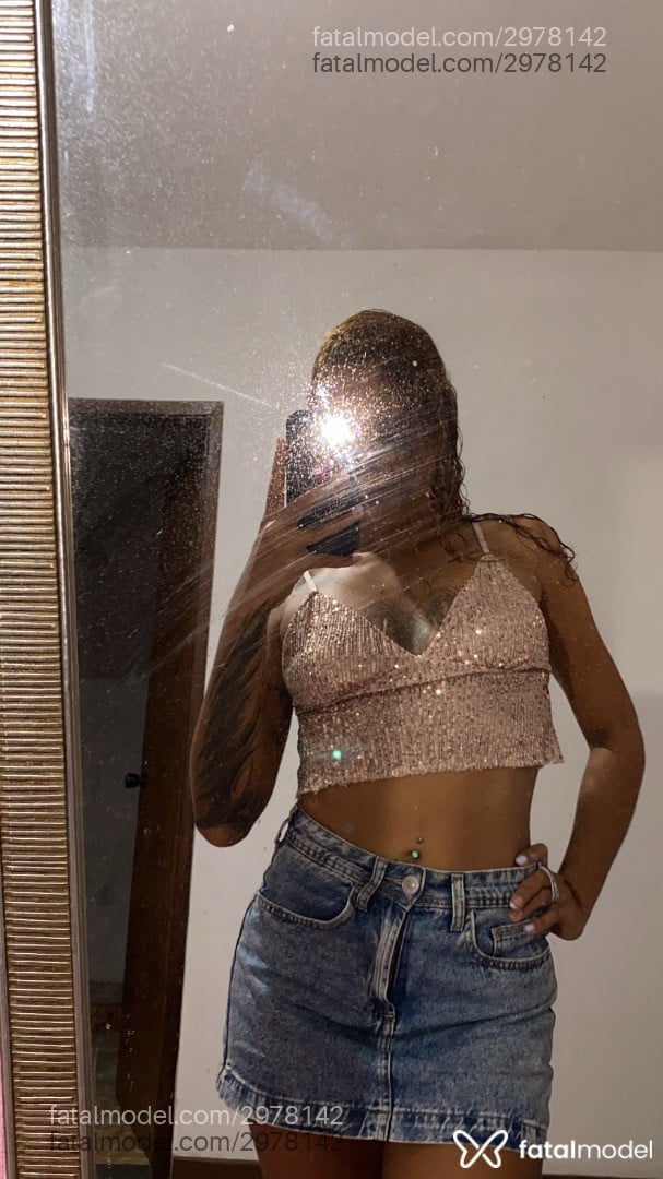 Acompanhante mulher com cabelo castanho de olhos castanhos - Anne Acompanhante mulher com cabelo castanho de olhos castanhos - Anne