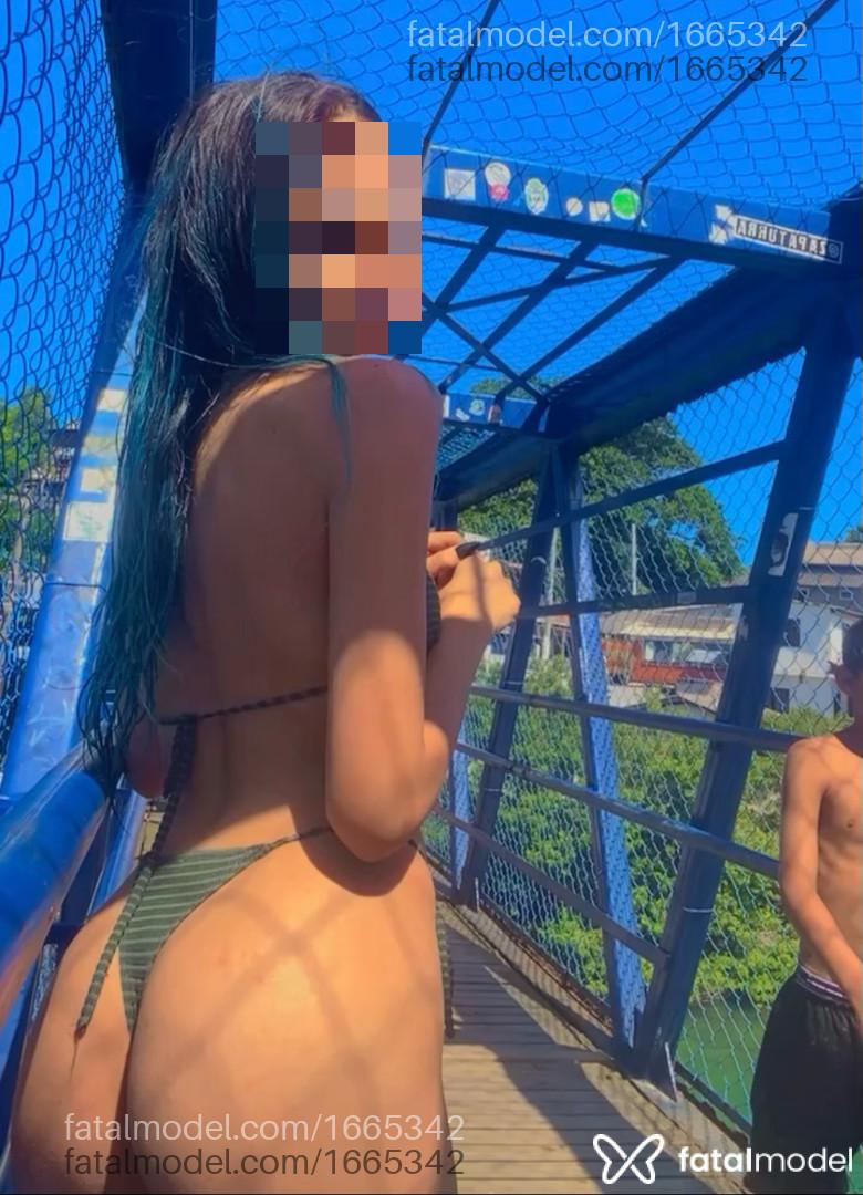 Acompanhante mulher com cabelo colorido de olhos verdes em Guarapuava - Bárbara Walzak