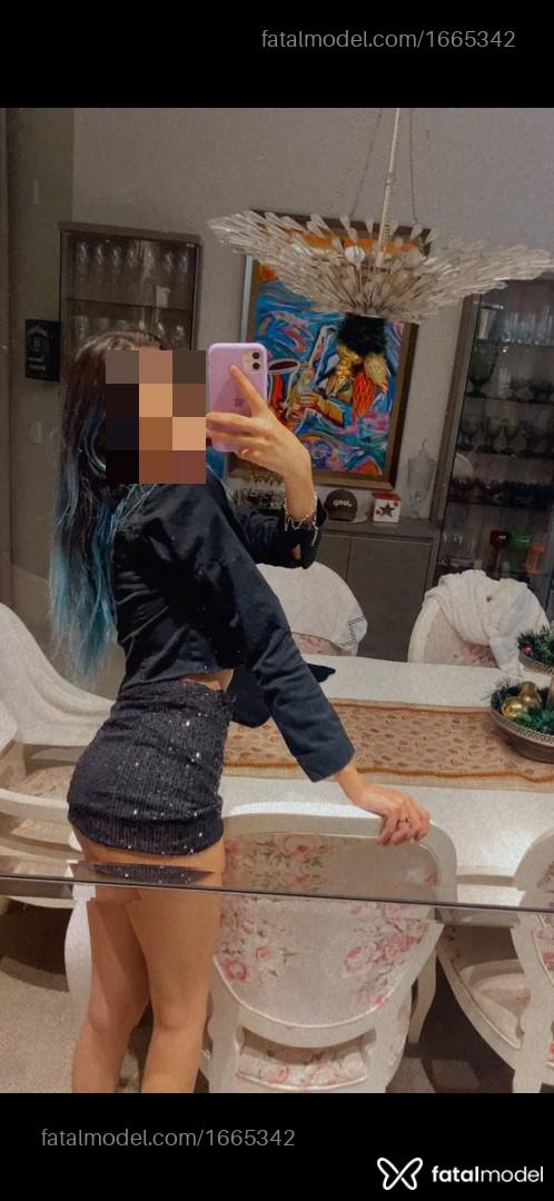 Acompanhante mulher com cabelo colorido de olhos verdes em Guarapuava - Bárbara Walzak