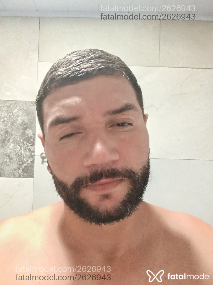 Acompanhante homem com cabelo castanho de olhos castanhos em Porto Alegre - Makalister