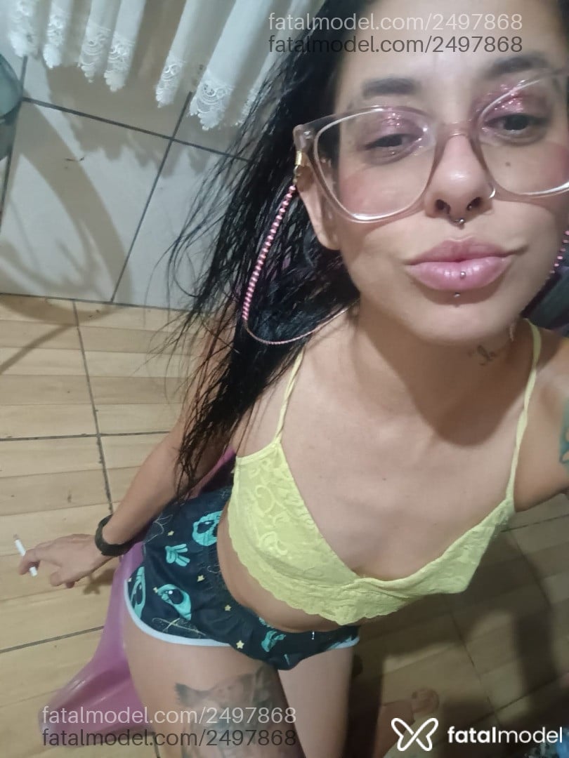 Acompanhante mulher morena (o) de olhos castanhos - Monique Acompanhante mulher morena (o) de olhos castanhos - Monique