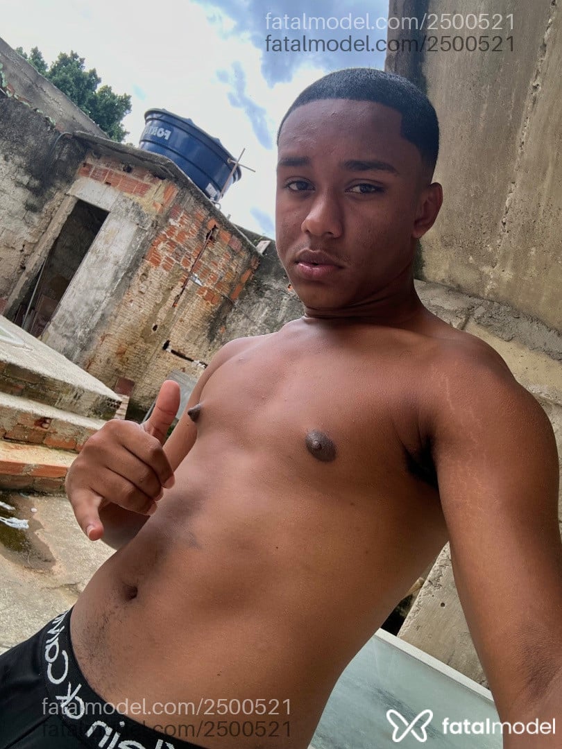 Acompanhante homem morena (o) de olhos castanhos em Nova Iguaçu - Tomaz