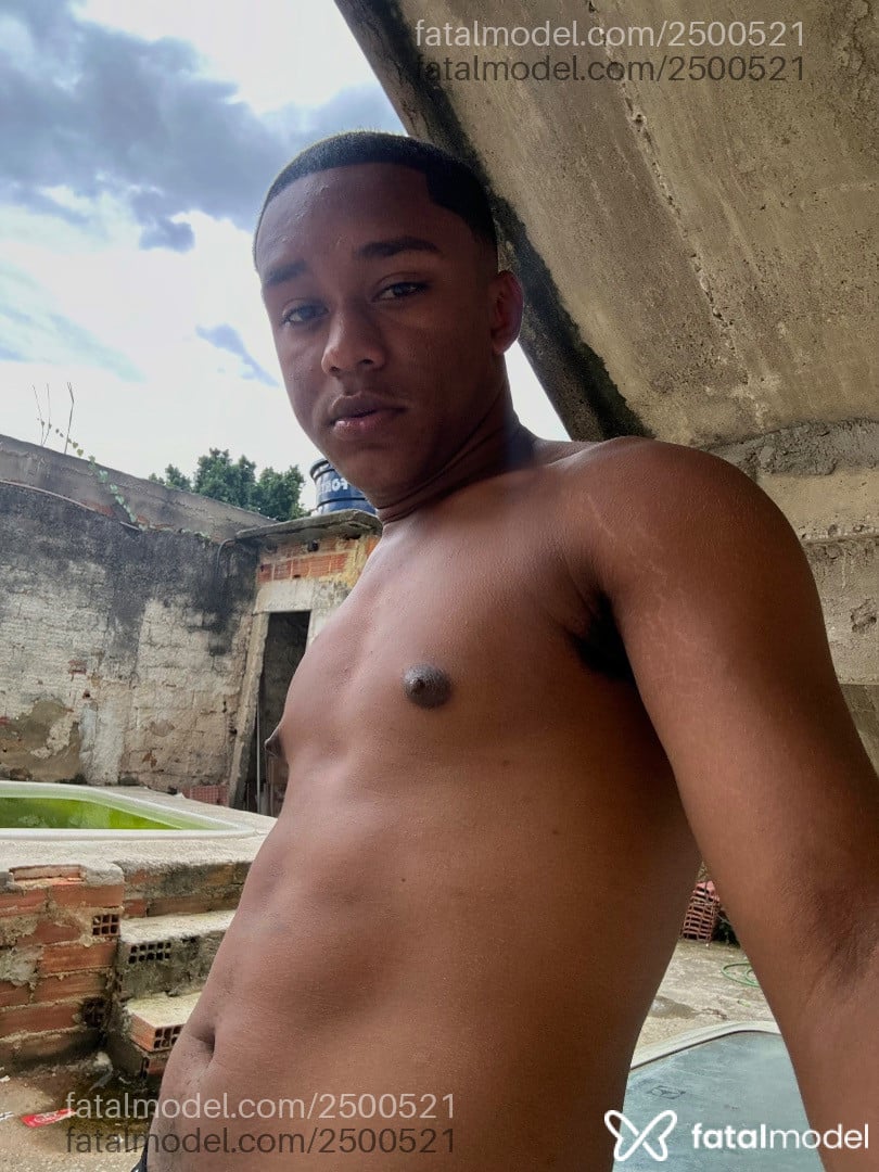 Acompanhante homem morena (o) de olhos castanhos em Nova Iguaçu - Tomaz