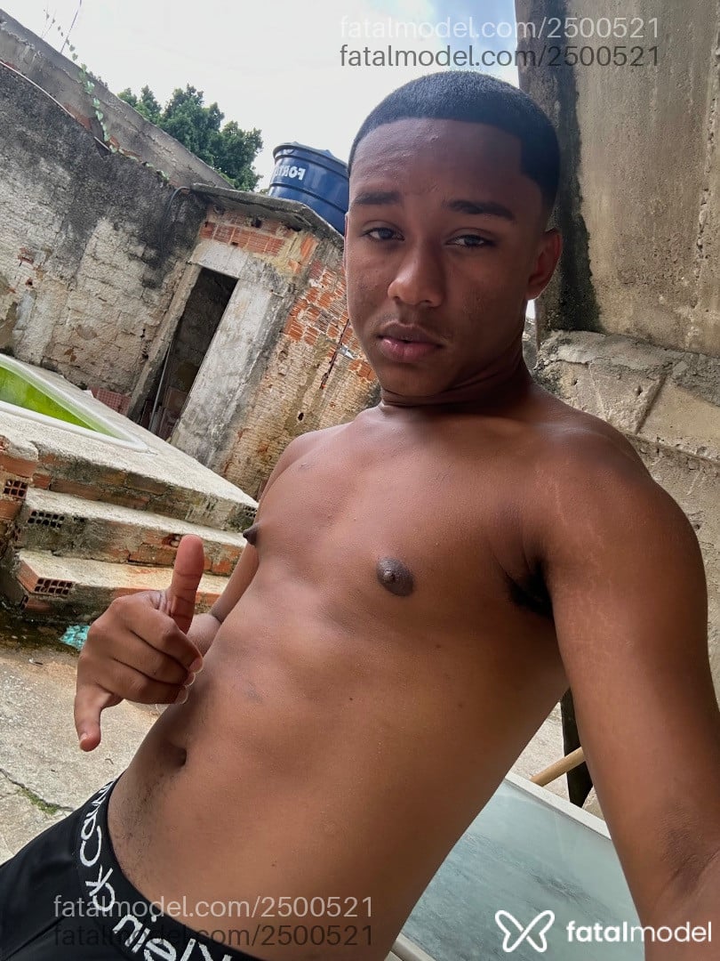 Acompanhante homem morena (o) de olhos castanhos em Nova Iguaçu - Tomaz