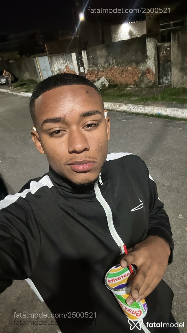 Acompanhante homem morena (o) de olhos castanhos em Nova Iguaçu - Tomaz