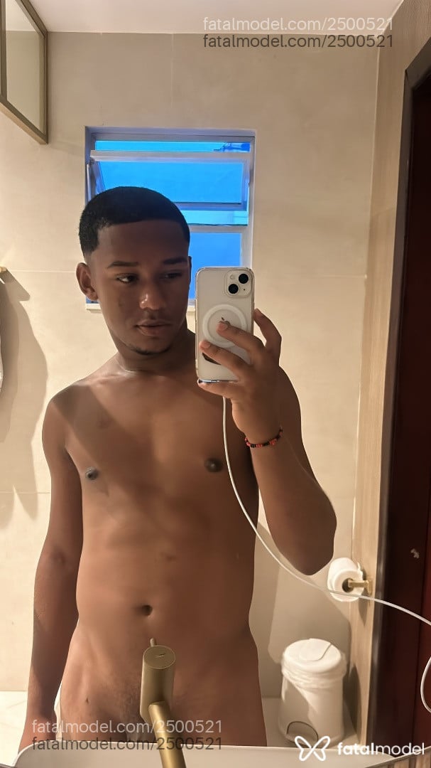 Acompanhante homem morena (o) de olhos castanhos em Nova Iguaçu - Tomaz