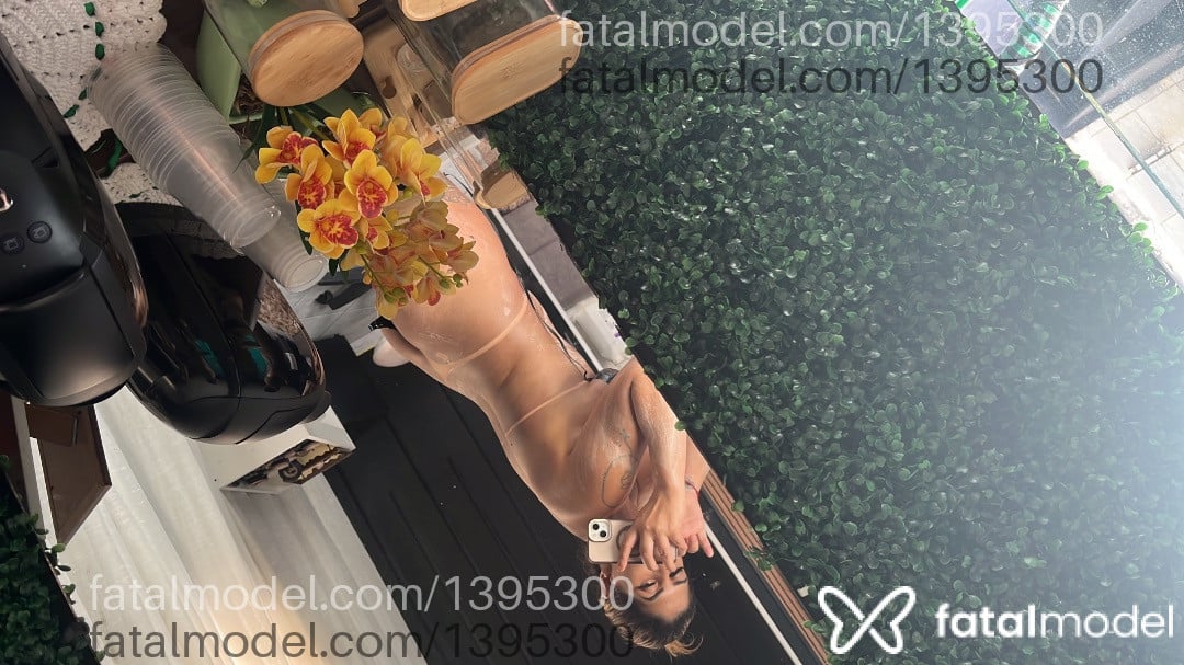 Acompanhante mulher loira (o) de olhos mel em Iturama - Mirelinha