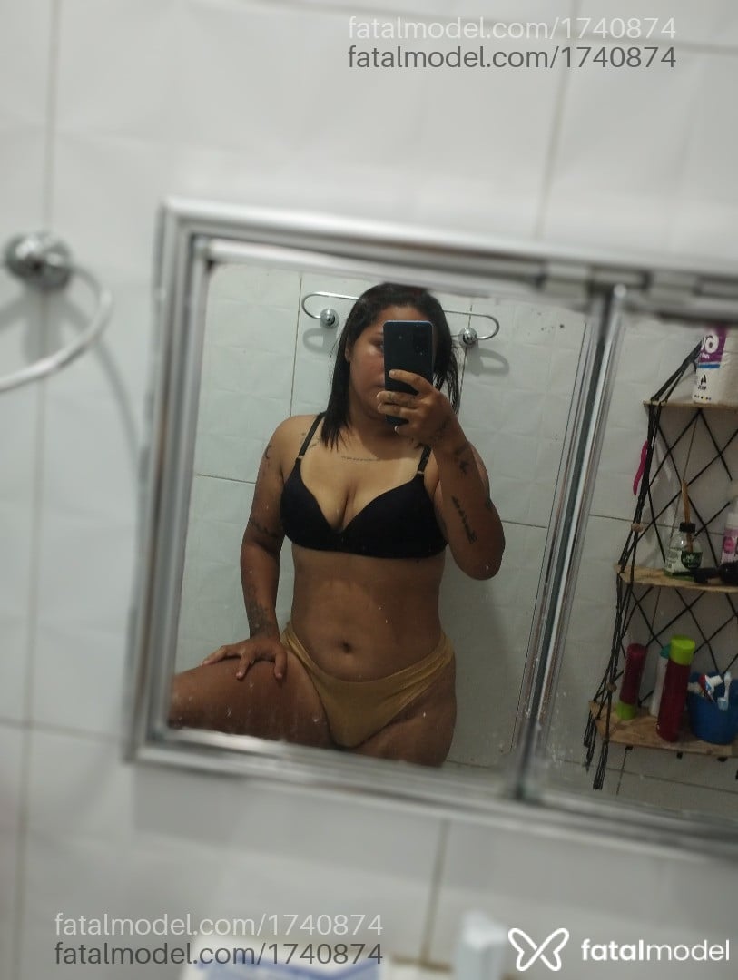 Acompanhante mulher com cabelo castanho de olhos castanhos - Julia Fonseca Acompanhante mulher com cabelo castanho de olhos castanhos - Julia Fonseca