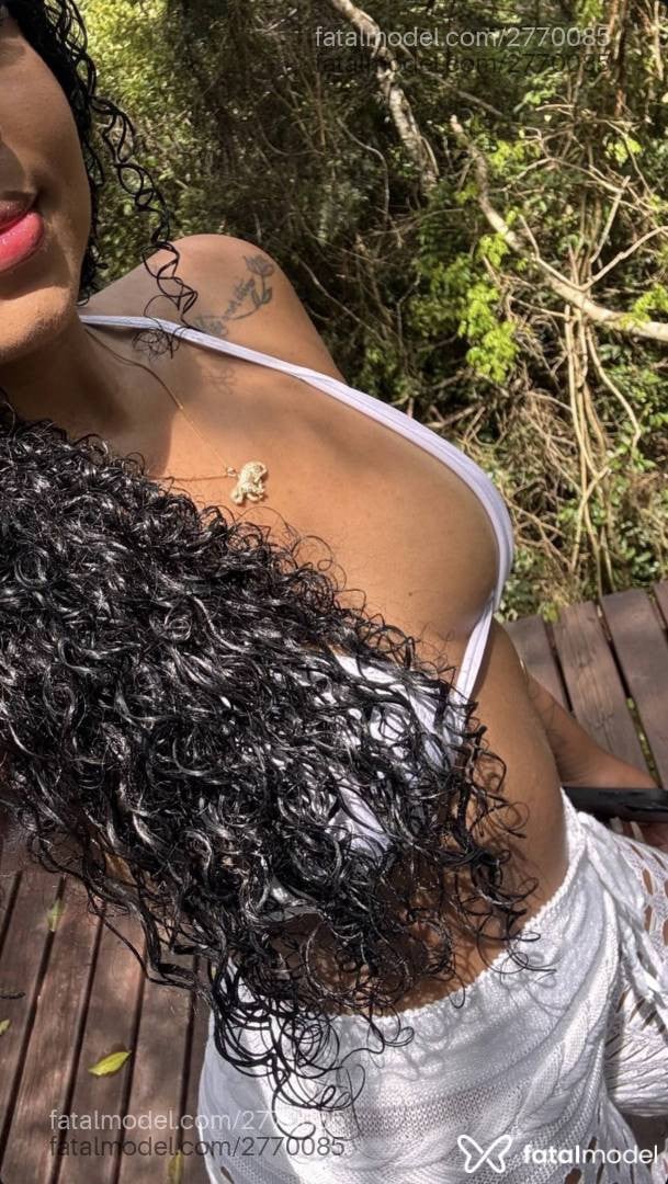 Acompanhante mulher com cabelo castanho de olhos pretos em Curitiba - Maya