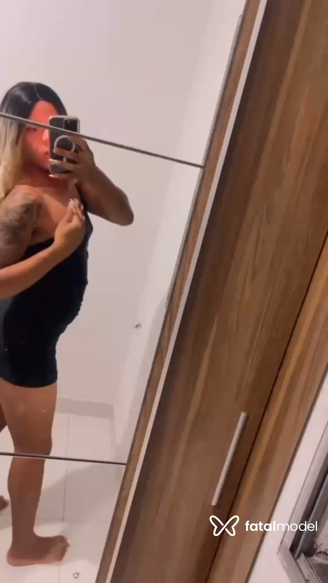 Acompanhante mulher trans loira (o) de olhos mel - Aline Barbosa