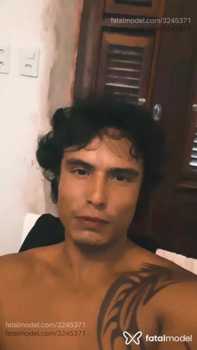 Acompanhante homem com cabelo castanho de olhos pretos em Fortaleza Acompanhante homem com cabelo castanho de olhos pretos em Fortaleza - Indio Zen