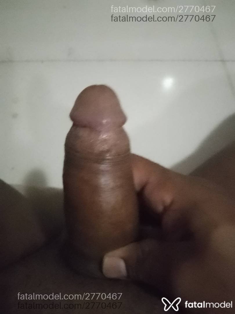 Acompanhante homem com cabelo castanho de olhos castanhos - Lary
