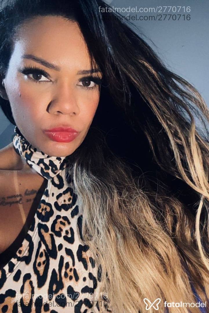 Acompanhante mulher morena (o) de olhos castanhos - índiia
