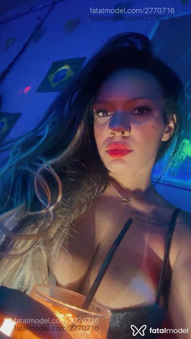 Acompanhante mulher morena (o) de olhos castanhos - índiia