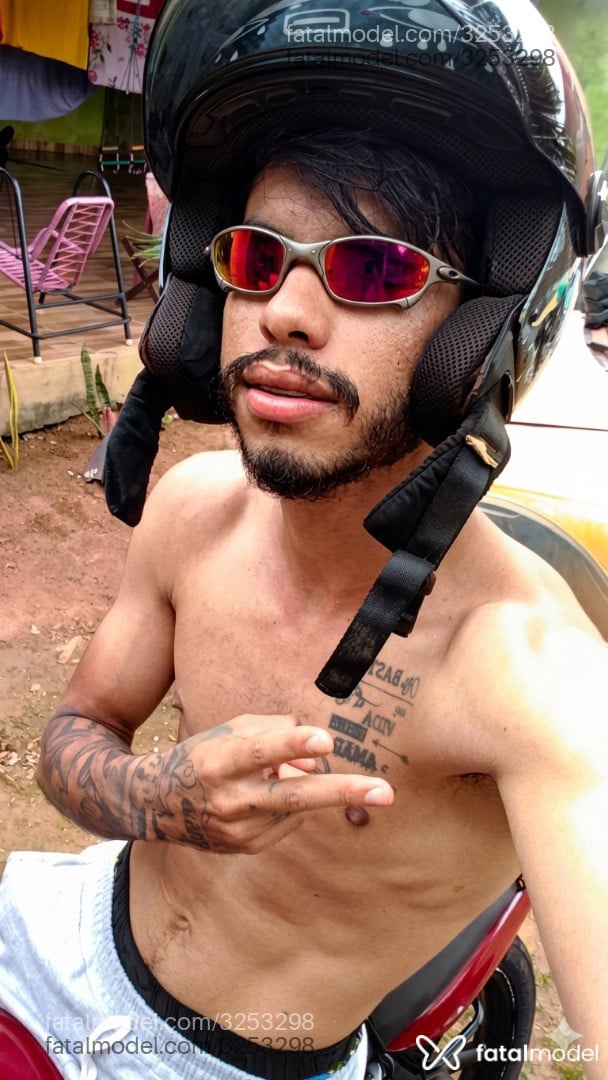 Acompanhante homem morena (o) de olhos castanhos em Canarana Acompanhante homem morena (o) de olhos castanhos em Canarana - Pedro