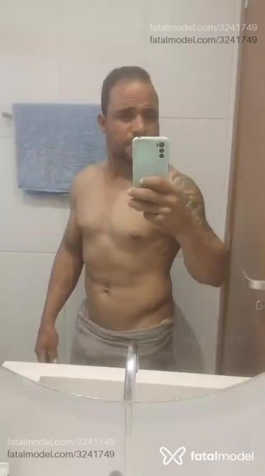 Acompanhante homem com cabelo castanho de olhos castanhos - Bellud Acompanhante homem com cabelo castanho de olhos castanhos - Bellud