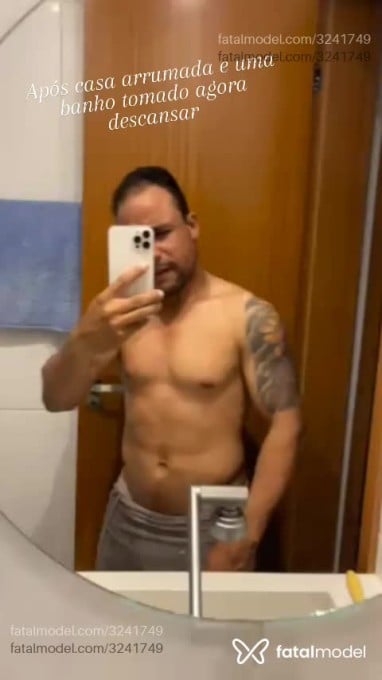 Acompanhante homem com cabelo castanho de olhos castanhos - Bellud Acompanhante homem com cabelo castanho de olhos castanhos - Bellud