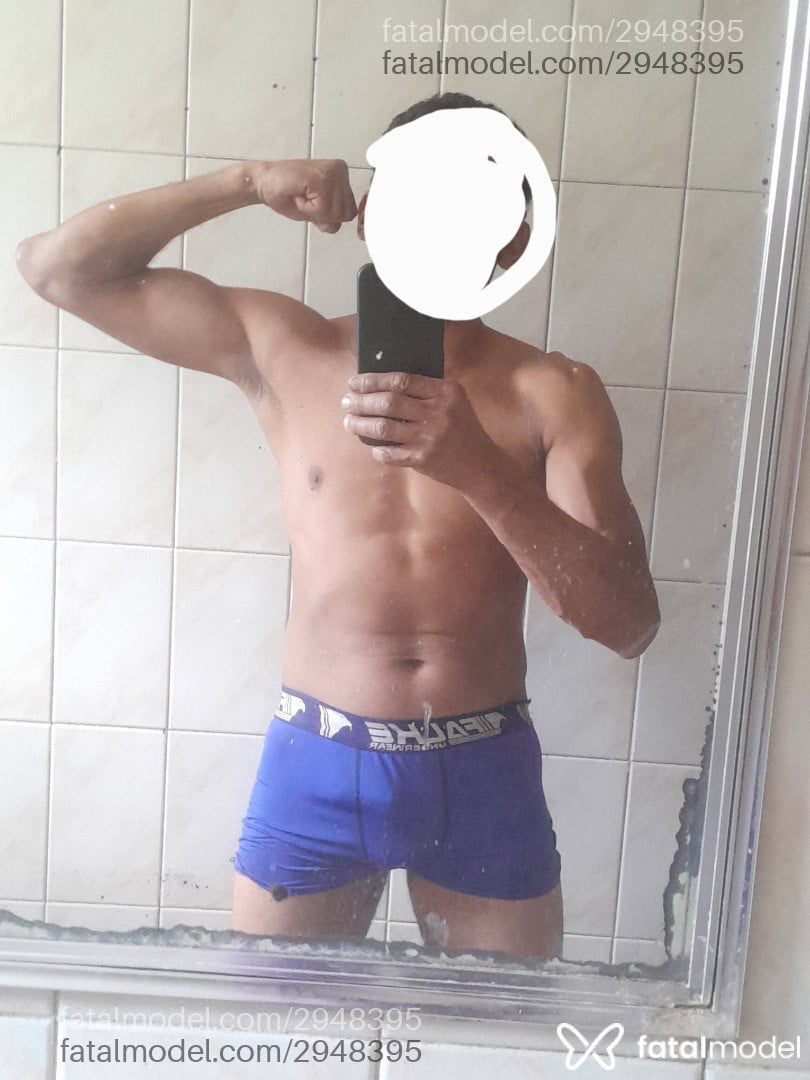 Acompanhante homem morena (o) de olhos pretos - Gury Pley Acompanhante homem morena (o) de olhos pretos - Gury Pley