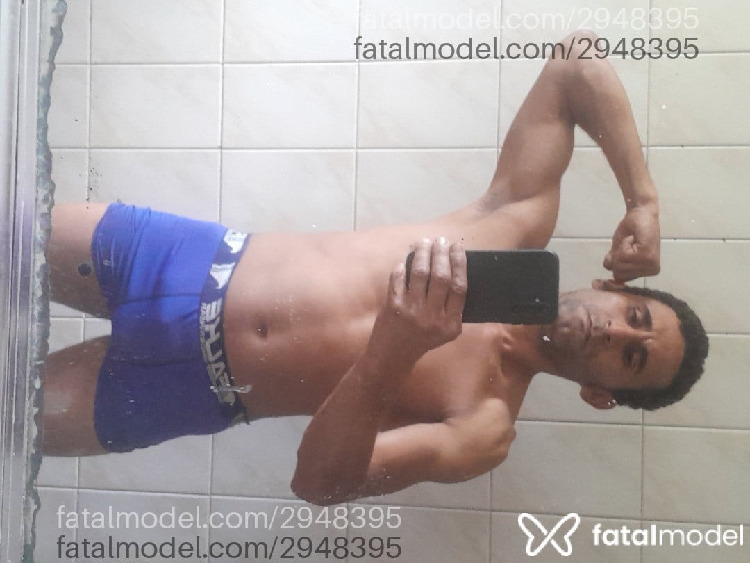 Acompanhante homem morena (o) de olhos pretos - Gury Pley Acompanhante homem morena (o) de olhos pretos - Gury Pley
