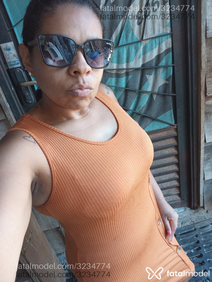 Acompanhante mulher morena (o) de olhos pretos em Porto Alegre Acompanhante mulher morena (o) de olhos pretos em Porto Alegre - Gisha