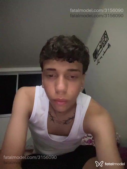 Acompanhante homem com cabelo castanho de olhos verdes em Virtual Acompanhante homem com cabelo castanho de olhos verdes em Virtual - Alves