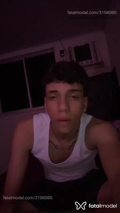 Acompanhante homem com cabelo castanho de olhos verdes em Virtual Acompanhante homem com cabelo castanho de olhos verdes em Virtual - Alves