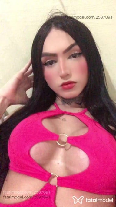 Acompanhante mulher trans com cabelo colorido de olhos mel em Fortaleza - Biazinha