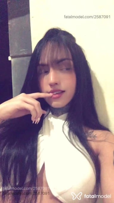 Acompanhante mulher trans com cabelo colorido de olhos mel em Fortaleza - Biazinha