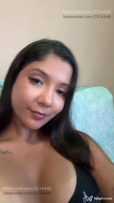 Acompanhante mulher com cabelo castanho de olhos castanhos em Virtual - Mia Hub