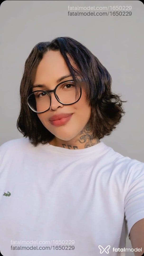 Acompanhante mulher trans com cabelo castanho de olhos castanhos em Anápolis - Aisha