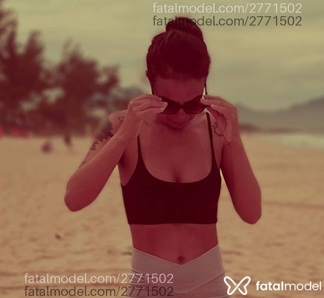 Acompanhante mulher ruiva (o) de olhos castanhos - Anny